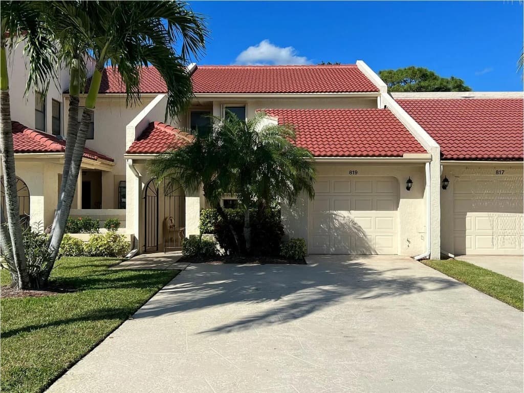 Expert residential roof repair services and tile roof leak repairs for South Florida homes